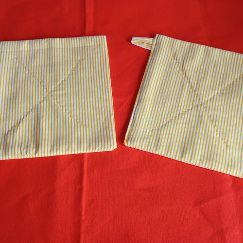 2 maniques de cuisine en  pur coton 3 épaisseurs