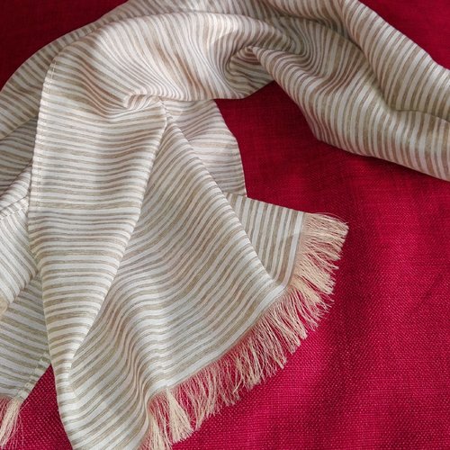 Echarpe en voile polyamide très  légère  à rayures couleur beige/or