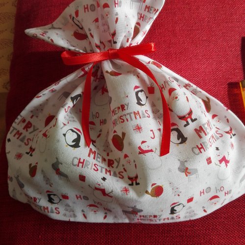 Emballage cadeau pour enfant  en tissu motif noël