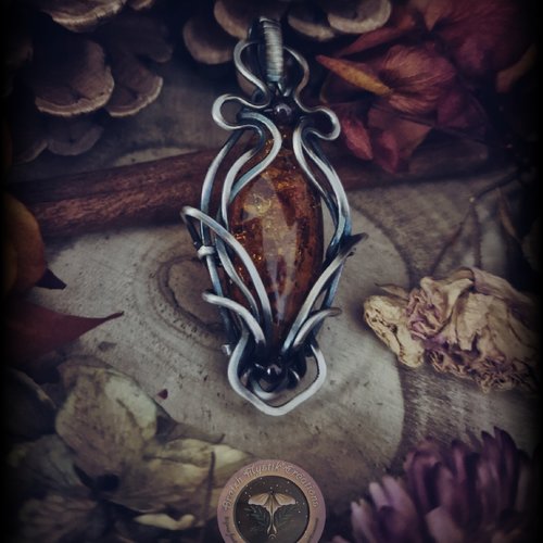 (adopté)pendentif silver filled ambre et grenat almandin