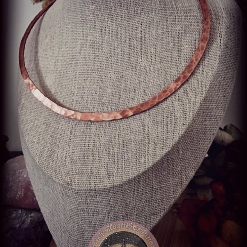 Torque en cuivre martelé simple