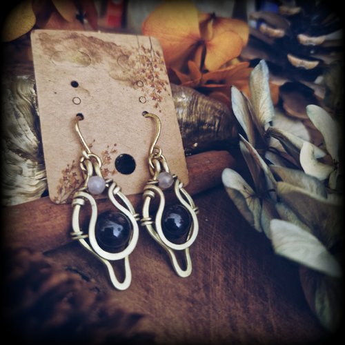 Boucles d’oreilles en laiton grenat et quartz rose