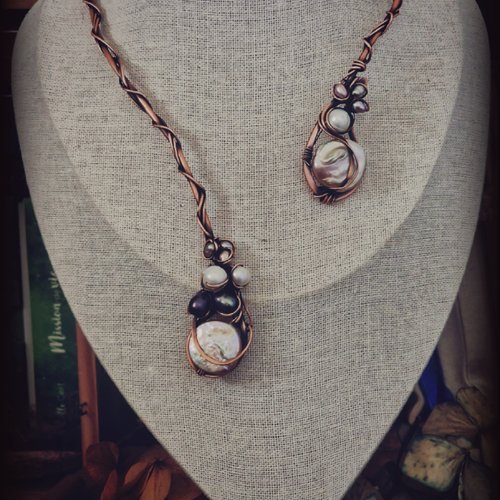 Torque "ondine" en cuivre et perles d'eau douce