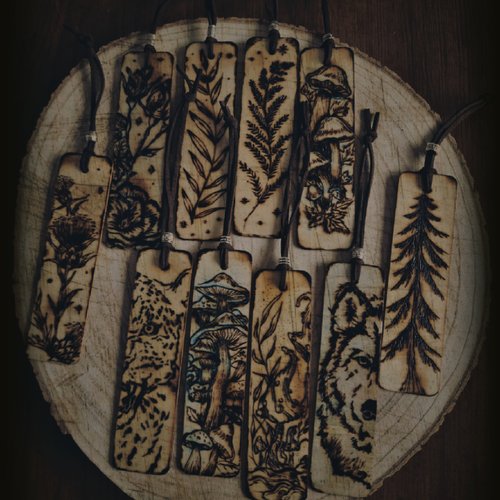 Marque-pages en bois pyrogravés