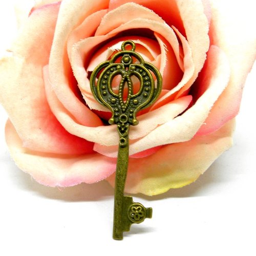 Pendentif  clé couronne bronze, pendentif grosse clef baroque stylisée bronze,