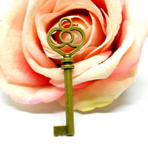 Pendentif  clé couronne bronze, pendentif grosse clef baroque stylisée bronze,