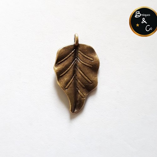 Breloque / pendentif  feuille automne en métal couleur bronze
