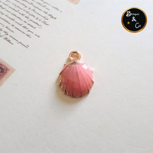Breloque thème marin - coquillage couleur or et émaillé rose pailleté