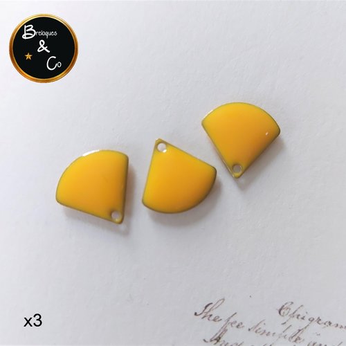 Breloques triangles / éventails - sequins émaillés double face -  jaune moutarde - lot de 3