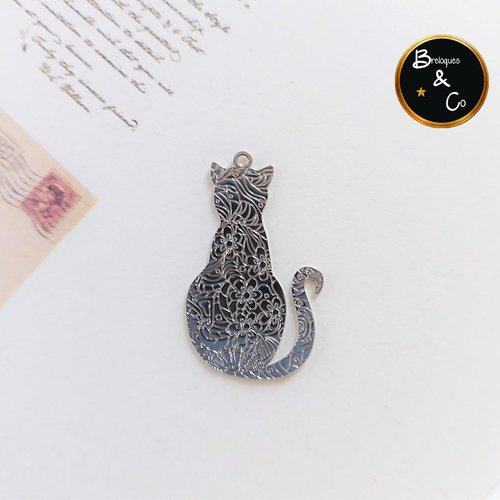 Pendentif estampe chat en filigrane couleur argent