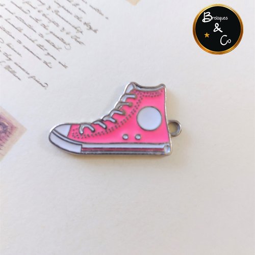 Breloque / pendentif basket - chaussure - métal argenté émaillé rose