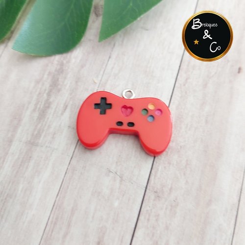 Pendentif manette de jeu
