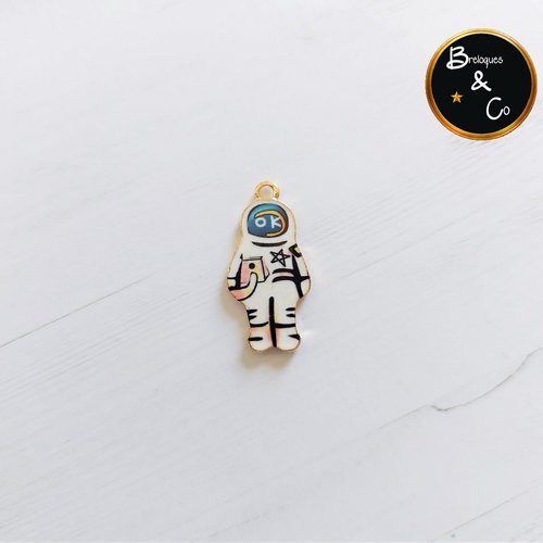 Breloque astronaute / cosmonaute en métal doré émaillé
