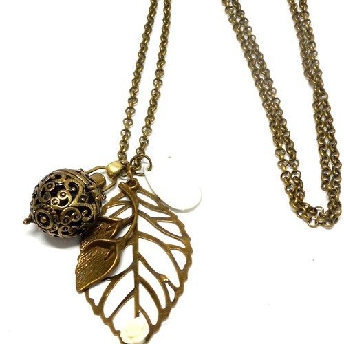 A parfumer!!! collier sautoir a parfumer feuille, fleur blanche, breloque goutte email par breloques et cie