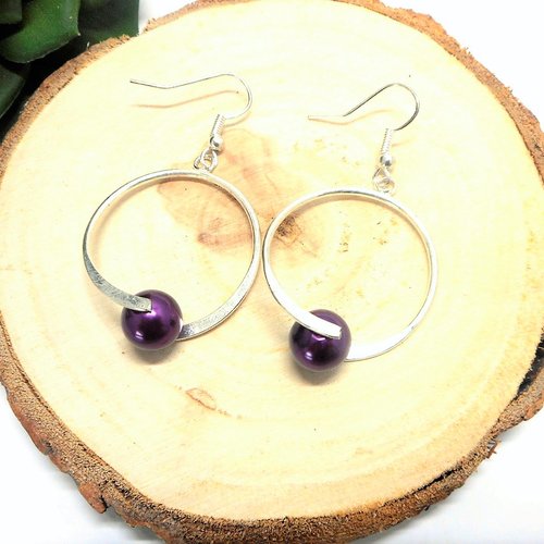 Boucle d'oreille style créole perle violette par breloques et cie