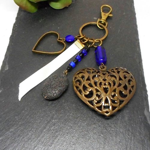 A parfumer!!! bijou de sac bronze,coeurs et perles tons bleues breloques et cie
