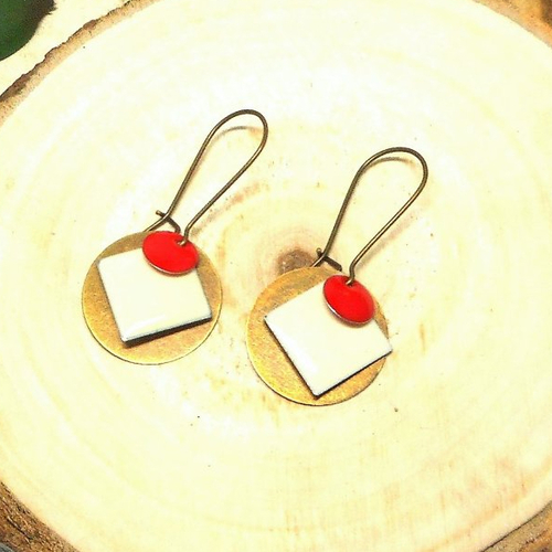 Boucles d'oreille dormeuses bronzes sequin rond et losange email beige et rouge