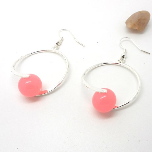 Boucles d'oreille style créoles perles roses par breloques et cie