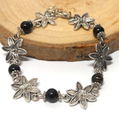 Bracelet argenté fleur et perles noir et or par breloques et cie
