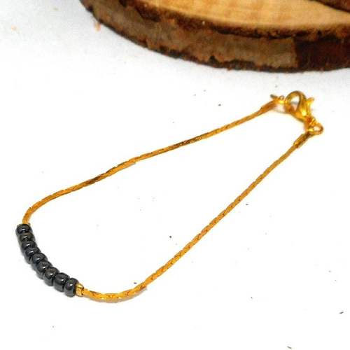 Bracelet minimaliste doré, perles noires par breloques et cie