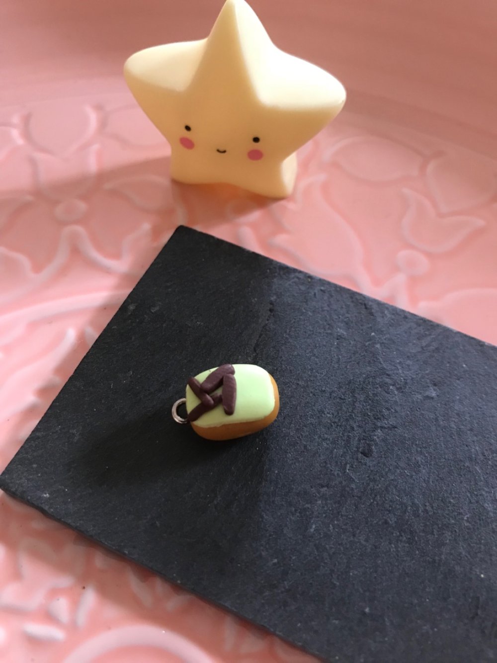 Breloque Gland Vert Pastel Et Chocolat Gateau Sucrerie En Fimo Fait Main Creation Patisserie Gourmande Pate Polymere Un Grand Marche