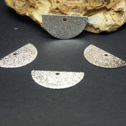 4 breloques sequins, demi-lune, argenté pailleté, demi-cercle, stardust, granité 15*8mm (wba12)