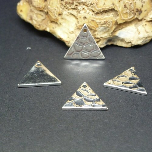 4 breloques petits triangles martelés, 12*11mm, argenté, breloque géométrique (wba03)