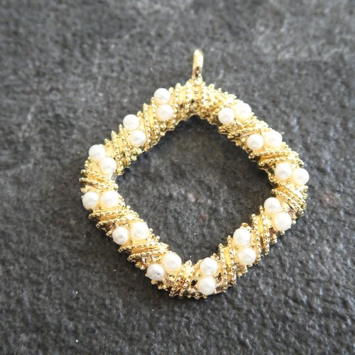 Breloque pendentif losange torsadé avec perles blanches - 29*25mm - doré (8sbd168)