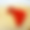 1 pendentif à franges, pompon et perles rouge 8*6cm forme goutte (8sp26)