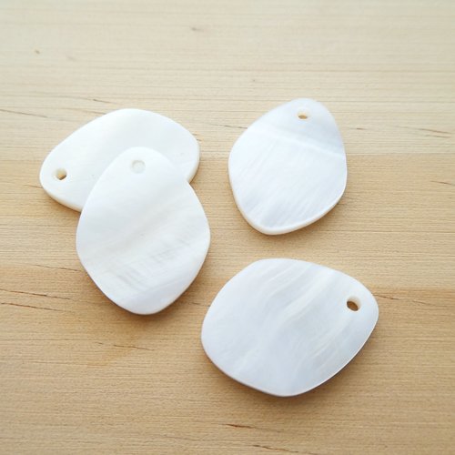 4 sequins forme ovale en nacre 20*15mm  (phn02)