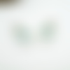 1 pendentif ovale fleur 12*9mm laiton plaqué argent et émail blanc et turquoise (usba112)