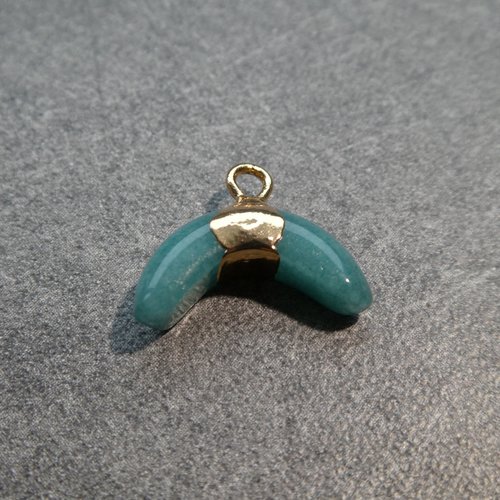 1 pendentif forme demi-lune 16*12mm en jade verte et laiton doré, pierre gemme (uspg13)