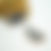 1 pendentif demi-lune en nacre grise 30*14mm, contour doré (phn18)