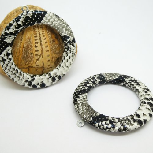 2 pendentifs ronds 36*39mm simili cuir effet peau de serpent blanc (kp02)