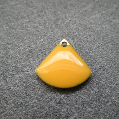 6 sequins émaillés forme éventail jaune moutarde 13*12mm - base en cuivre doré (8ssq78)