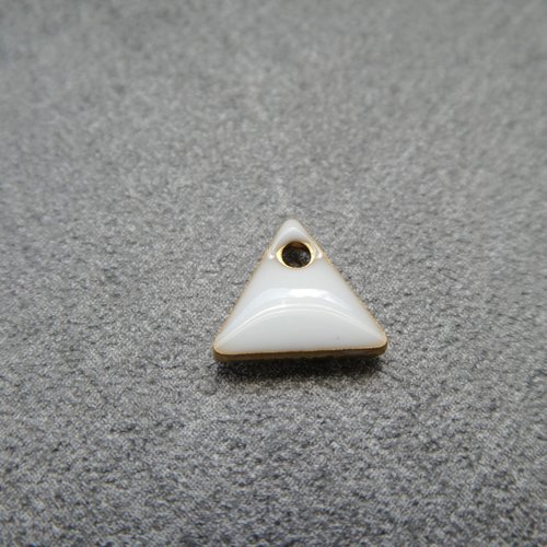 6 sequins émaillés triangle 8*7mm blanc - base en cuivre doré (8ssq105)