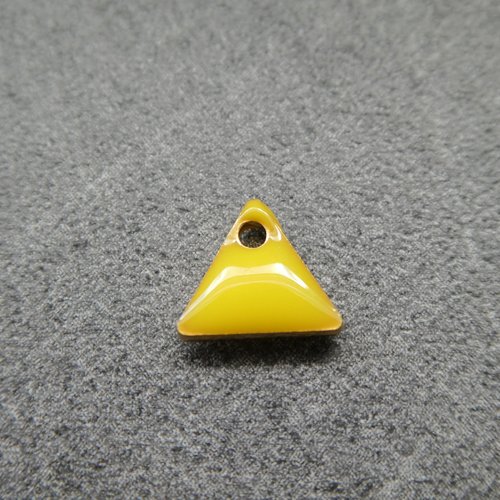 6 sequins émaillés triangle 8*7mm jaune - base en cuivre doré (8ssq111)
