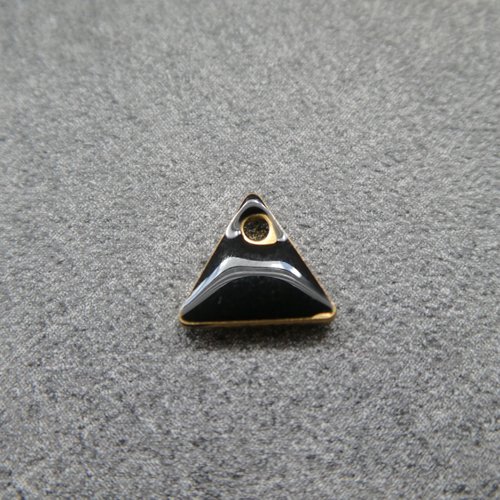 6 sequins émaillés triangle 8*7mm noir - base en cuivre doré (8ssq112)