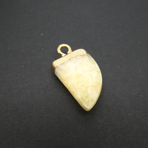 1 pendentif dent de requin 20*10.5mm pierre facettée jade jaune clair, attache plaqué or (phpg04)