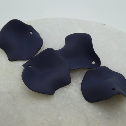 5 breloques, pendentifs pétale de fleur acrylique, 28*24mm, bleu marine (m15)