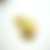 1 pendentif ethnique forme ronde ouvragé, 23*15mm, laiton or 18k et petite goutte émaillée vert fluo (phbd47)