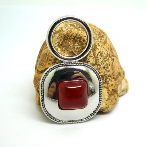 1 pendentif style ethnique, forme rectangle, 40*24mm argenté et cabochon en résine rouge (phba03-c)