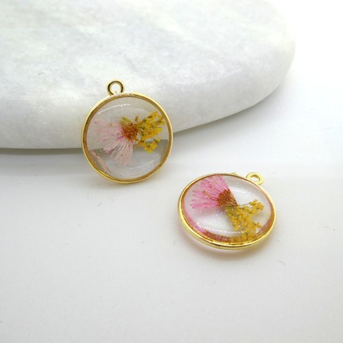 2 pendentifs ronds 18mm fleurs séchées jaune, rose et paillettes - alliage zinc et résine - breloque fleur pressée jaune et rose (np09)