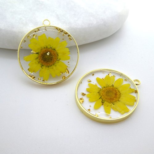 1 pendentif rond 30mm fleurs séchées jaune et feuille d'or - fleurs pressées jaune, breloque (np24)