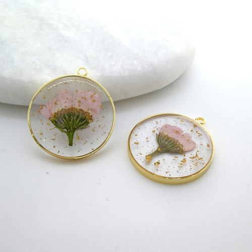 1 pendentif rond 30mm fleurs séchées rose et feuille d'or - fleurs pressées rose, breloque (np26)