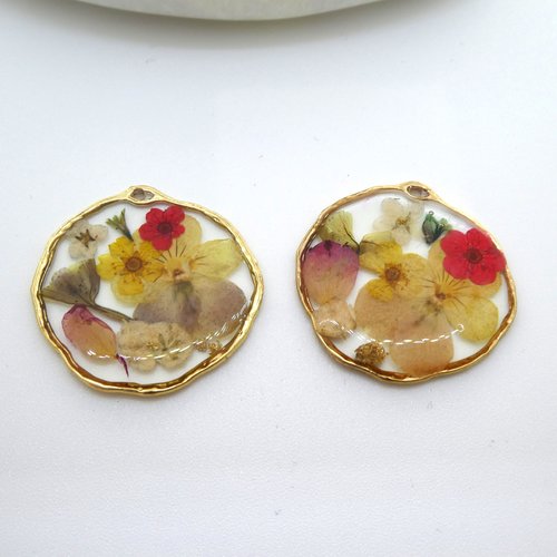 2 pendentifs ronds irréguliers  fleurs séchées jaune, rouge - 34x30mm (np37)