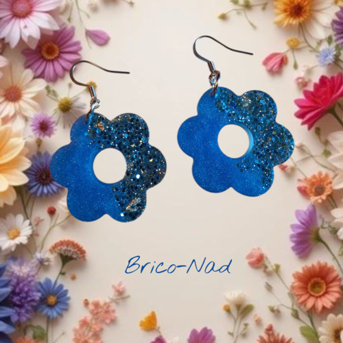 Boucles d’oreilles fleur en résine bleu