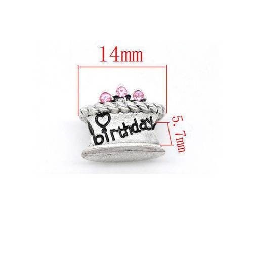 Perle anniversaire représentant un gâteau breloque avec strass rose. taille environ 14mm.  n°832 