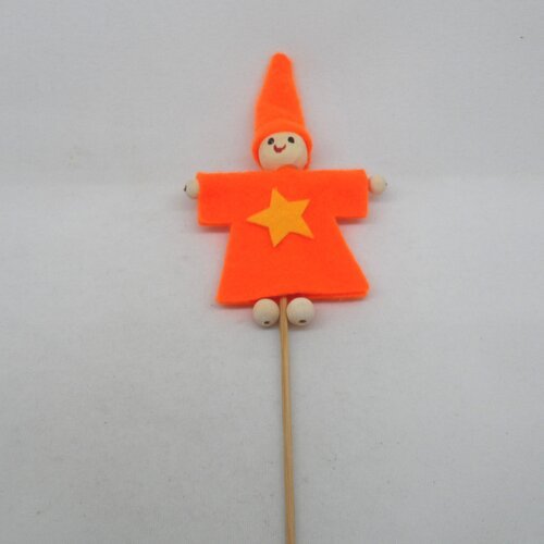 N°67 lutin pique  en feutrine  orange étoile jaune  pour décorer une composition