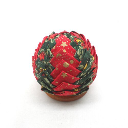 N° 52 boule artichaut  en tissu rouge vert  et doré  décoration de noël m